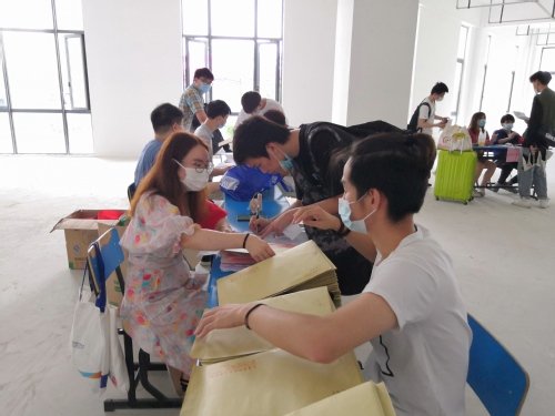 却阻挡不了学子们走向未来的步伐